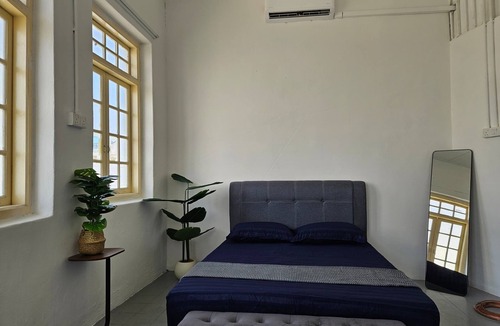 Downtown George Town Hostel | KITA Hostel
