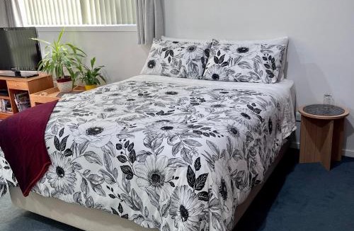 Titirangi Bed & Breakfast | Kitchen Garden Studio Bed and Breakfast