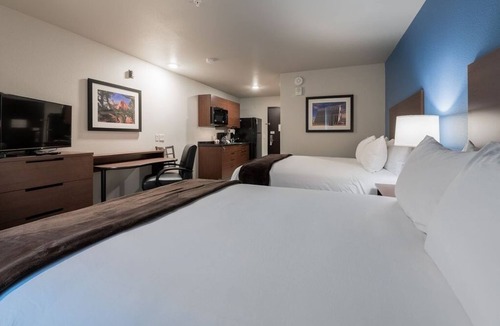 Grant Creek Hotel | Kitchenette-Equipped Room Perfect for Long Visits Near Univ. of Montana