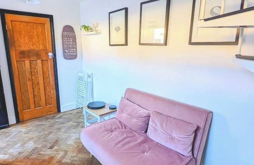 Brixton Hill House | Kitchenette studio with Netflix TV and double sofa bed