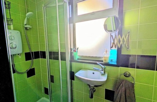 Brixton Hill House | Kitchenette studio with Netflix TV and double sofa bed