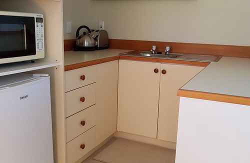 East Tamaki Heights Apartment | Kiteroa Studio Apartment