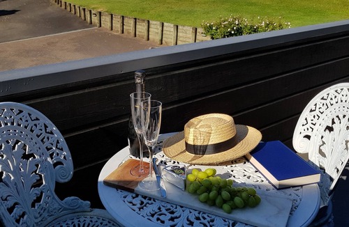 East Tamaki Heights Apartment | Kiteroa Studio Apartment