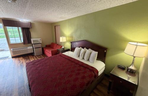 Derrick City Hotel | Kiteville Bradford