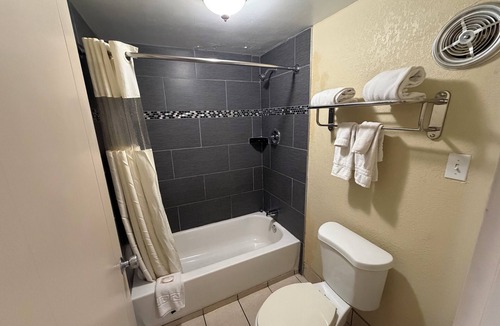 Derrick City Hotel | Kiteville Bradford