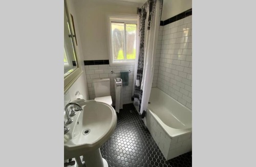 Mannum House | Kitty Spain's Cottage