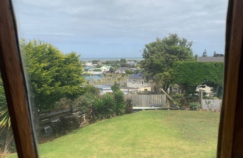 Waitarere Beach House | Kiwi Bach - walk to beach