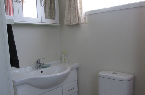 Mangawhai Heads Cabin | Kiwi bach with beach views.