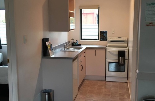 Hawera Hotel | Kiwi Court Motel