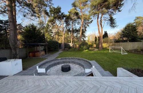 Ringwood House | Kiwi Pines forest retreat!