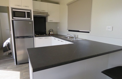 Cable Bay Cabin | Kiwi Scenic Retreat