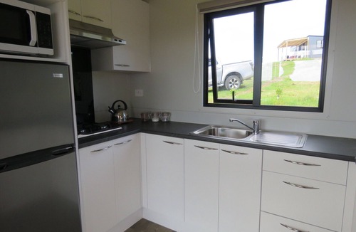 Cable Bay Cabin | Kiwi Scenic Retreat