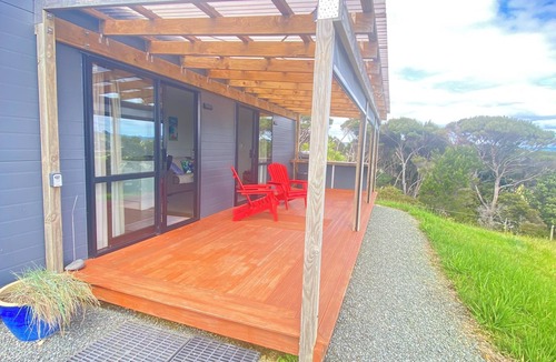 Cable Bay Cabin | Kiwi Scenic Retreat