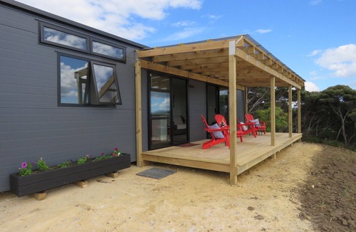 Cable Bay Cabin | Kiwi Scenic Retreat