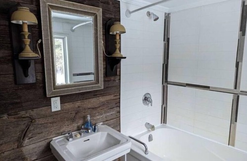 Puslinch Other | KJ's Farmhouse w/SwimSpa Retreat