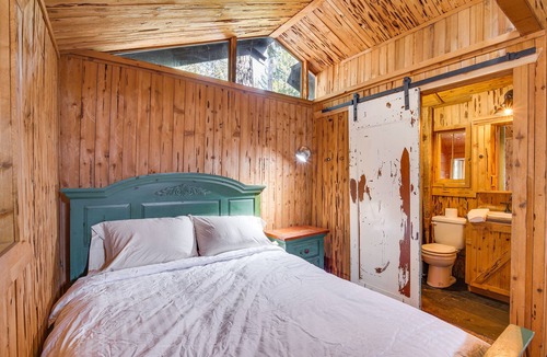 Klamath Falls Cabin | Klamath Falls Cabin w/Private Sauna & Fire Pit!