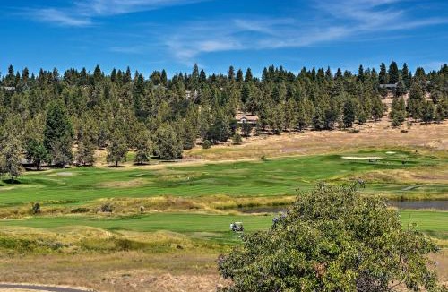 Klamath Falls House | Klamath Falls Townhome w/Deck & Resort Amenities!