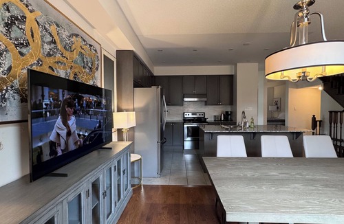 Vaughan House | Kleinburg Luxe Crown Town Residence