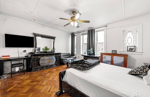 Crown Heights Hostel | KLO Guest House