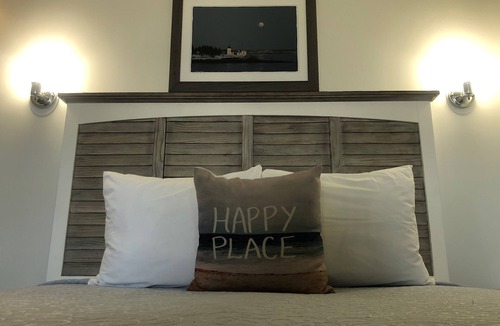 Tilghman Hotel | Knapps Narrows Marina & Inn
