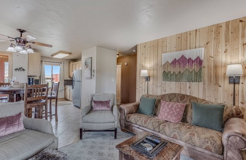 Clark Cabin | Knapsack- Mountain cabin with beautiful views