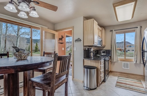 Clark Cabin | Knapsack- Mountain cabin with beautiful views