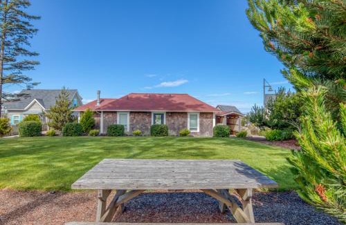 Olivia Beach House | Knee Deep In Happiness