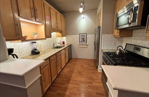 Oak Lawn Apartment | Knight 106 Charming 2-bedroom apartment