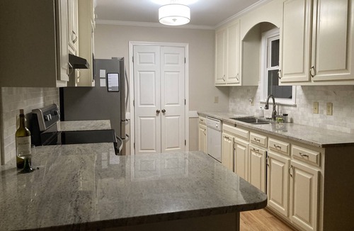 Apex House | Knight Play Golf home with Jetted tub on 1.2 acre lot in Apex
