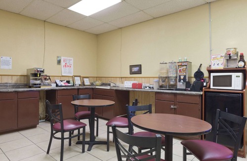 Brenham Hotel | Knights Inn Brenham