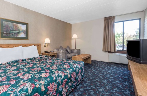 Murlin Heights Hotel | Knights Inn Dayton at Poe Ave