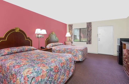 Emporia Hotel | Knights Inn Emporia