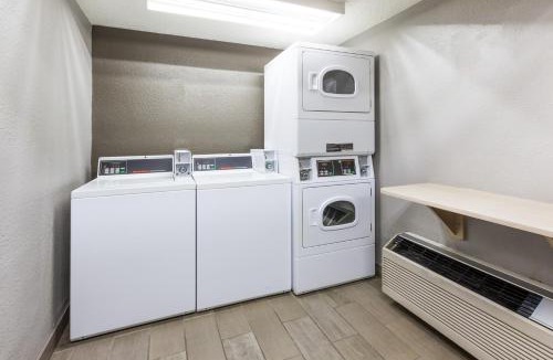 Flint Hotel | Knights Inn Flint