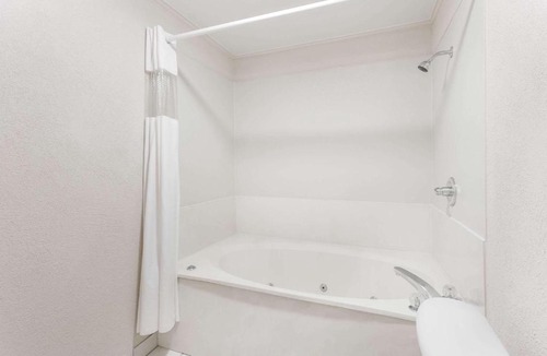 Austin Ave. Hotel | Knights Inn Franklin Ave Waco