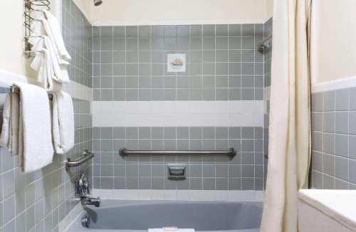 Galax Hotel | Knights Inn Galax