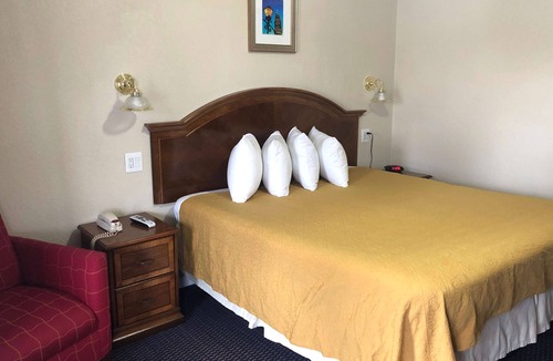 Harrisonville Hotel | Knights Inn Harrisonville