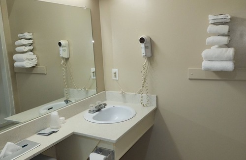 Lindsay Hotel | Knights Inn Lindsay