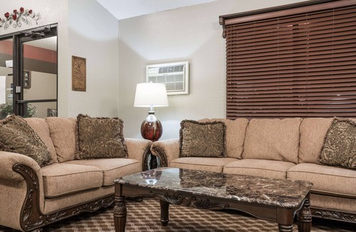 Litchfield Hotel | Knights Inn Litchfield