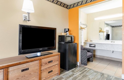Madera Hotel | Knights Inn Madera