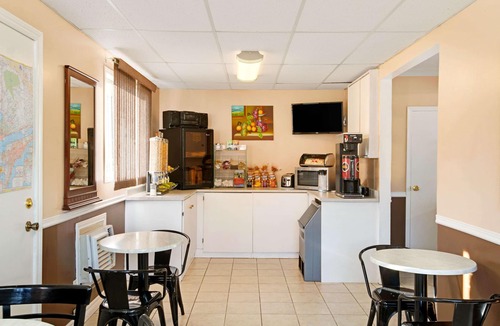 Midland Hotel | Knights Inn Midland, ON