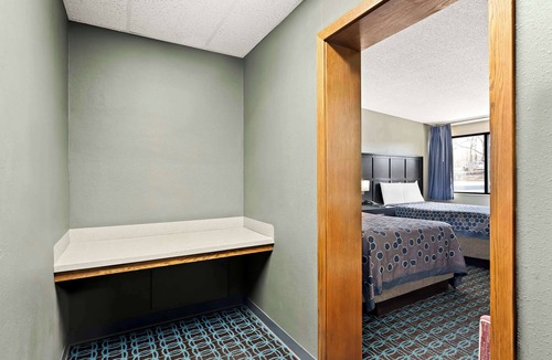 North Wales Hotel | Knights Inn Montgomeryville