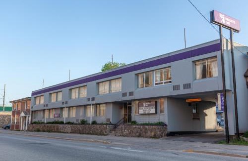 North Bay Hotel | Knights Inn North Bay