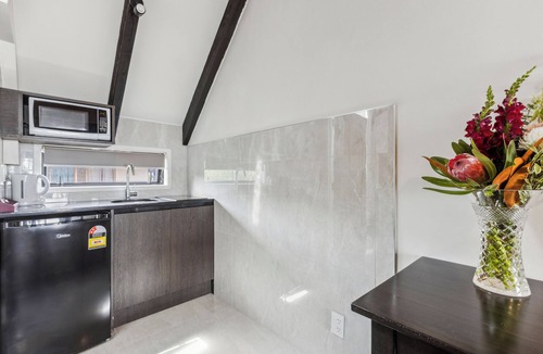 Greenlane - Ellerslie Hotel | Knights Inn