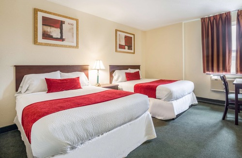 Orillia Hotel | Knights Inn Orillia