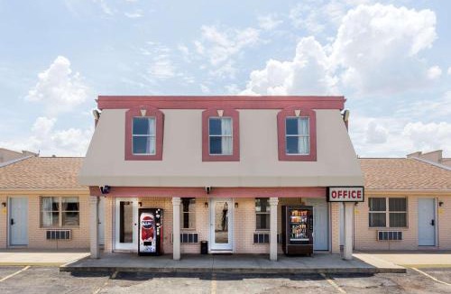 Peru Hotel | Knights Inn Peru