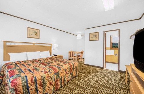 Pine Grove Hotel | Knights Inn Pine Grove