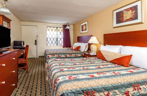 Seymour Hotel | Knights Inn Seymour