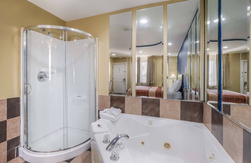 Trevose Hotel | Knights Inn Trevose
