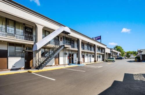 Trevose Hotel | Knights Inn Trevose