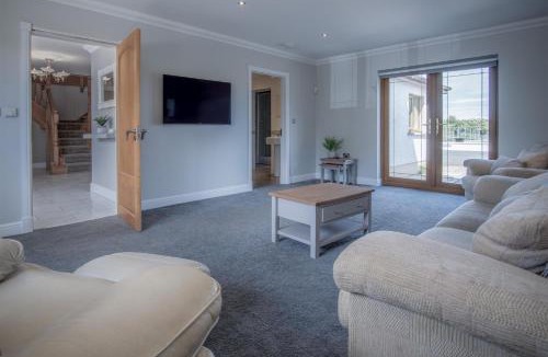 Narberth House | Knights Rest - 4 Bed Holiday Home - Princes Gate